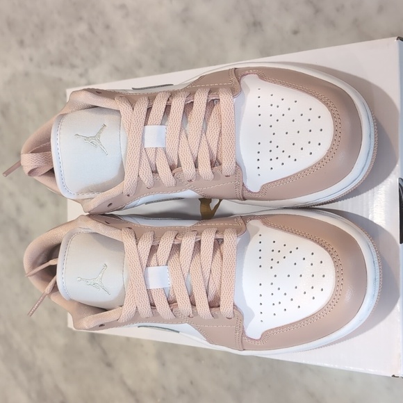 Air Jordan 1 Low - Picture 2 of 4